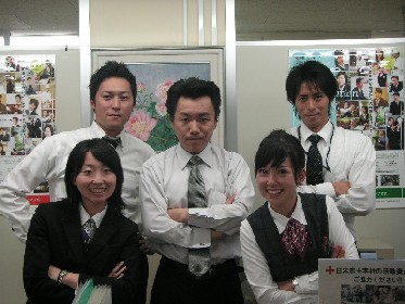 人事スタッフ集合写真