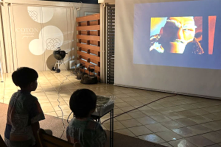 プロジェクター放映